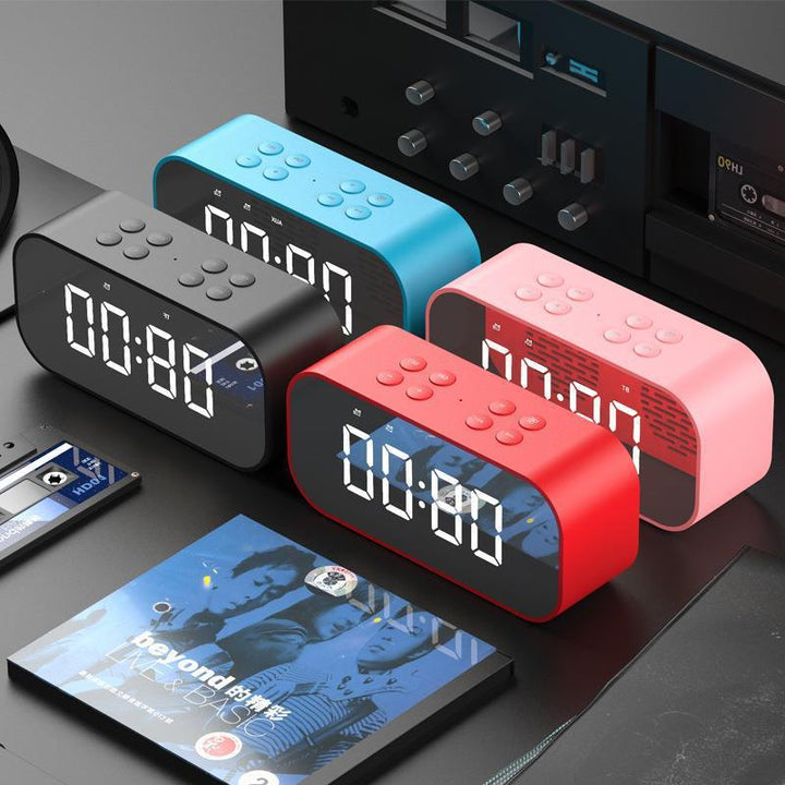 Wireless bluetooth speakers