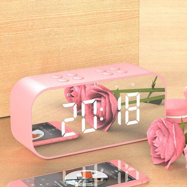 Wireless bluetooth speakers