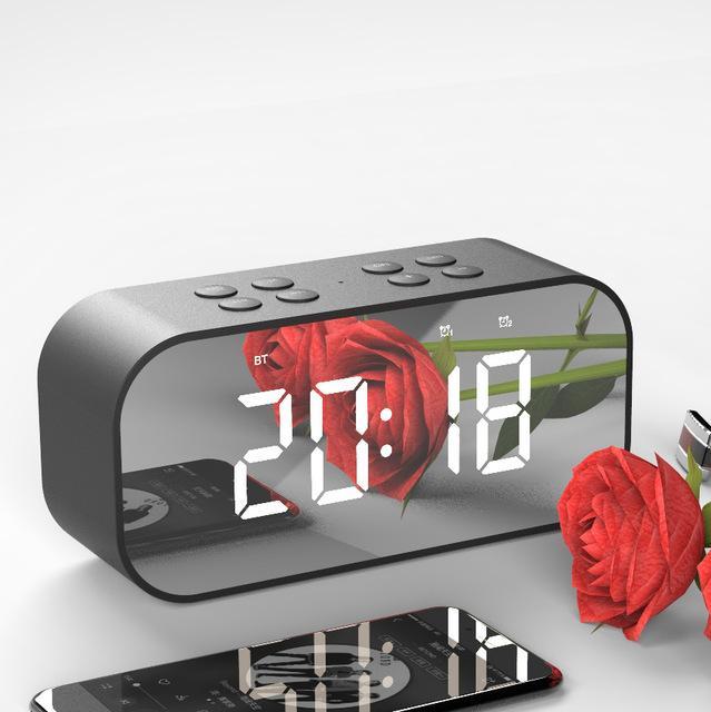 Wireless bluetooth speakers
