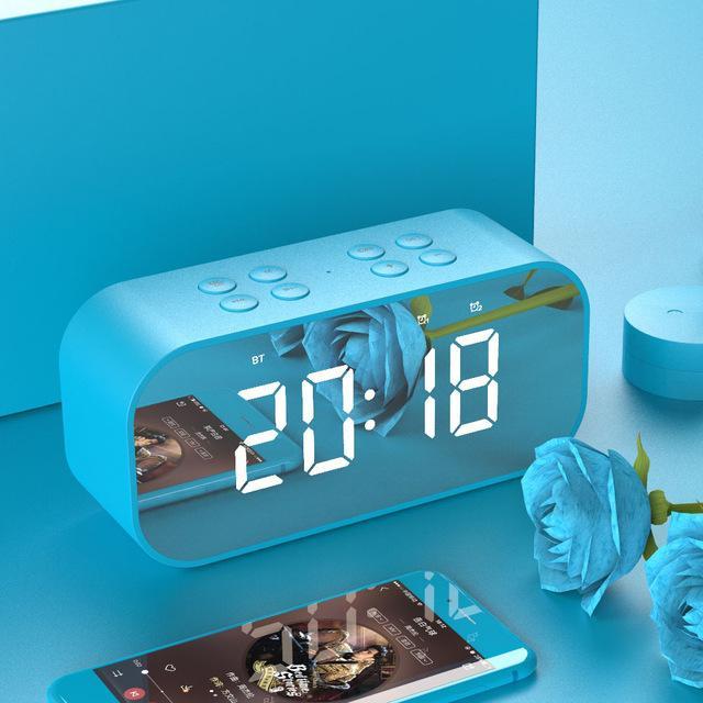 Wireless bluetooth speakers